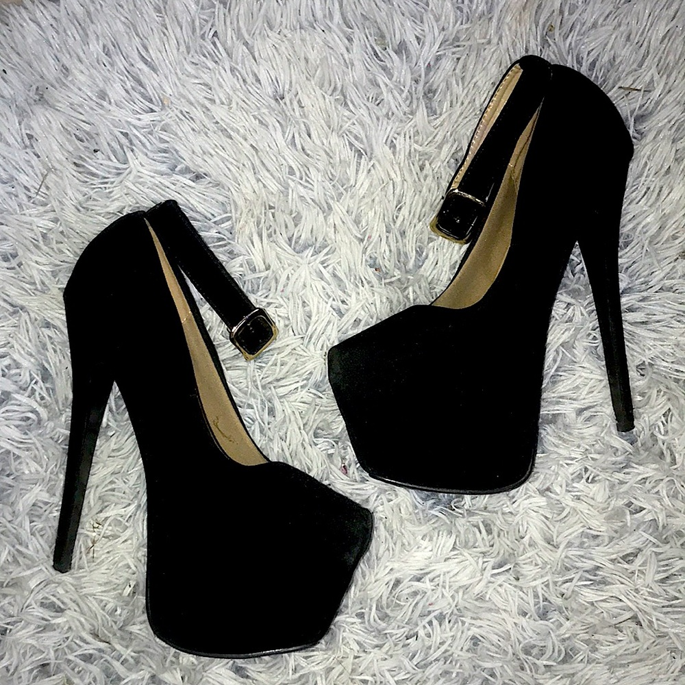 Delicacy Black 5 inch heels Size 10